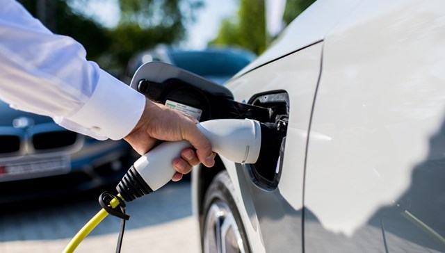 Klaar om een hybride auto te kopen? Dit zijn de voor- en nadelen